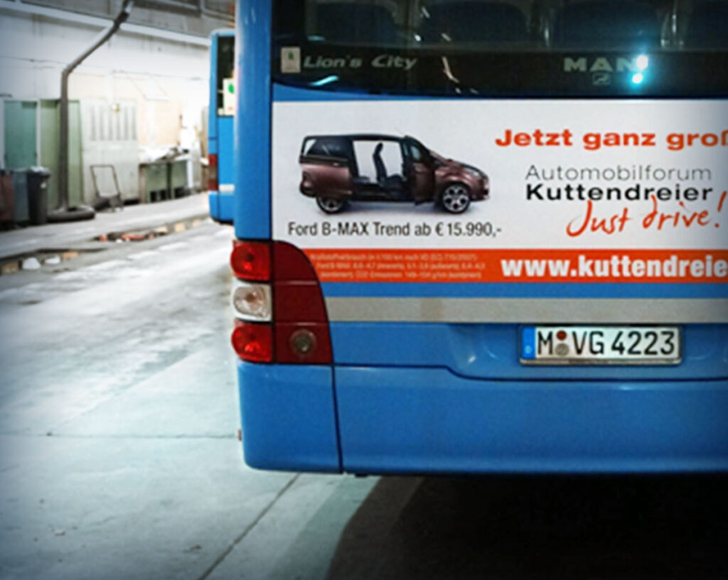 Buswerbung München 4 Buswerbung Heckwerbung auf Münchner Linienbus (Kampagne Autohaus Kuttendreier)