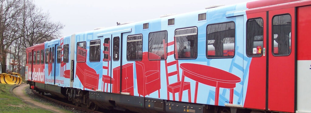 Verkehrsmittelwerbung 12 S-Bahn-Werbung: Ganzgestaltung eines S-Bahn-Zugs in Hamburg