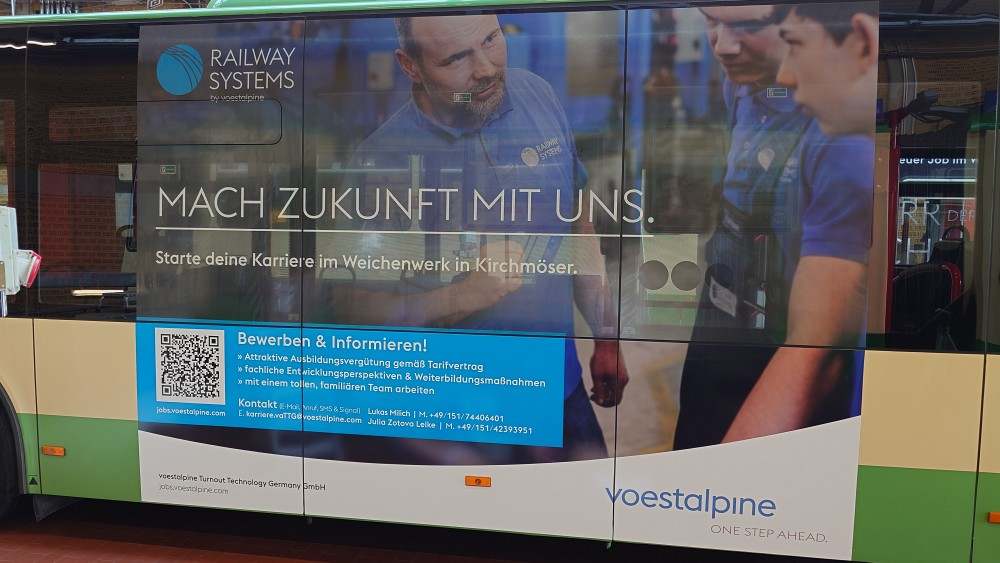 Buswerbung 24 Buswerbung 9 m² Seitenfläche (Kampagne voestalpine)